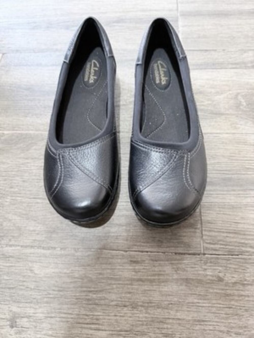 Women’s Ashland Style Bendable Leather Clarks. Gorpcore Light, Granola Slip Ins